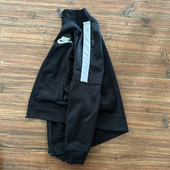 Nike Boy's Tricot jaket age 4 - 5 - Picture 5 of 6